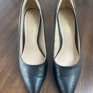 Black pumps